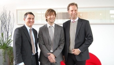 Andreas Lange, Vorstandsvorsitzender des VHitG (Mitte), der amtierende...