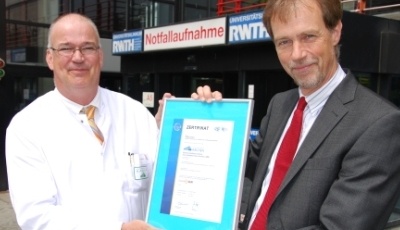 Dr. Peter-Friedrich Petersen, Leiter der Notaufnahme, und Professor Thomas...