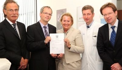 Medizin-Dekan Prof. Dr. Wilhelm Schmitz, Ralph van Kerkom, Karla Völlm...