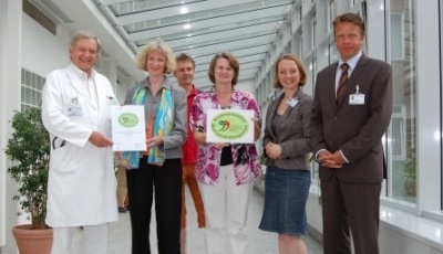 Prof. Dr. R. Scola (Ärztlicher Direktor), H. Josuks (Hamburger Institut für...