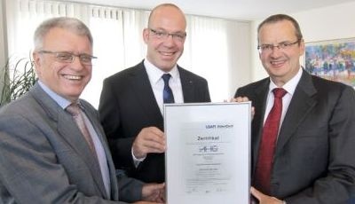 Zertifikatsübergabe bei der AHG in Düsseldorf. Norbert Glahn...