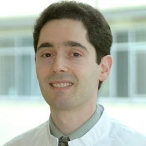 Über einen Leistenkatheter platzierten Prof. Dr. Raffi Bekeredjian und sein...