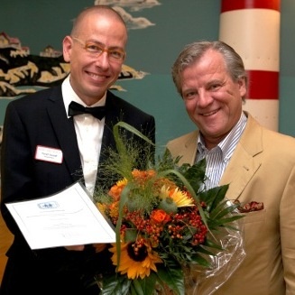 Toralf Kerndt (links) ist von Hans-Christian Sanders (Vorstandsvorsitzender des...