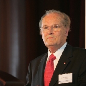 Prof. Dr. med. Dr. h.c. (mult.) Horst Klinkmann erhält die Ehrendoktorwürde...