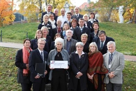 Freude über die erfolgreiche Rezertifizierung: Geschäftsführung der DRK...