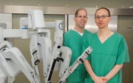 Oberarzt Prof. Andres Jan Schrader und Prof. Mark Schrader, Ärztlicher...