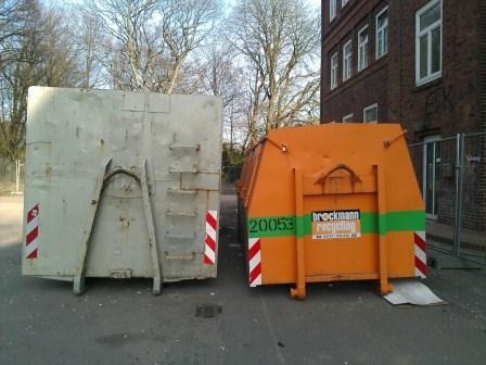 Zur Vernichtung vorgesehene Patientenakten sind aus einem ungesicherten...