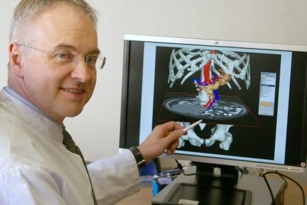 Prof. Piso demonstriert die für die Planung komplizierter Pankreasoperationen...