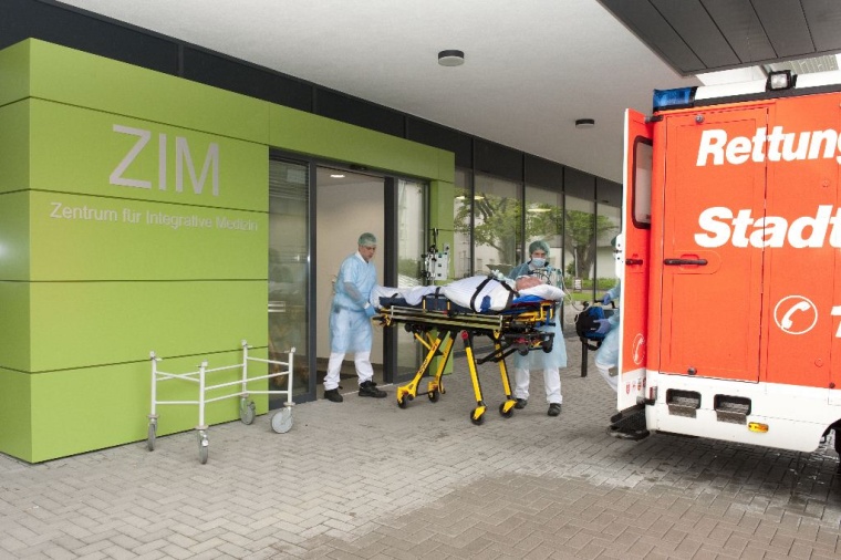 Einzug in das Zentrum für Integrative Medizin (ZIM) (Foto: Rolf...