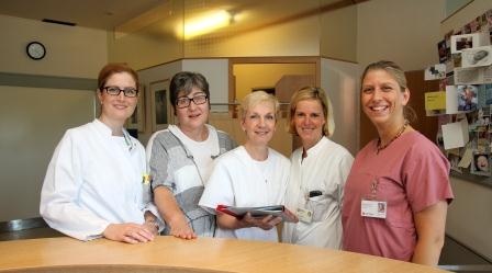 Oberärztin Dr. Katharina Stein, QM-Beauftragte Wiebke Rickertsen,...