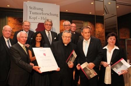 Preisträgerin Dr. Magis Mandapathil (4. von links) (v.l.) O. Boehringer, Prof....