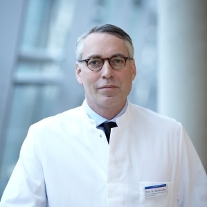 Prof. Dr. med. Christoph Schuhmacher (49) ist seit Februar neuer Chefarzt für...