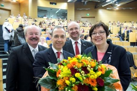 Der Kaufmännische Vorstand Götz Scholz, der Medizinische Vorstand und...