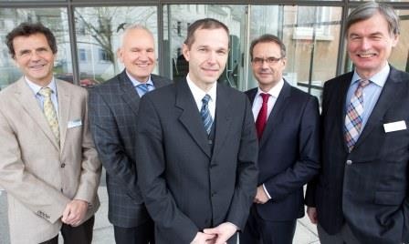 Prof. Gaßler (Mitte) wird im Klinikum in seine neue Position eingeführt...