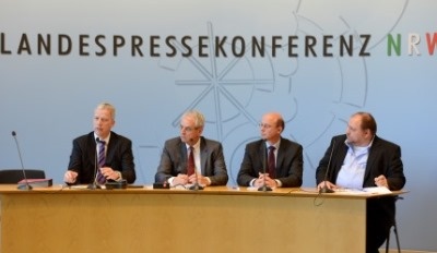 Stellvertretend die Universitätsklinika in NRW forderten (v.l.) Dr. Christoph...