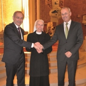 Helmut Schillinger, Generaloberin Schwester Birgitta Stritt und Bernd Fey,...