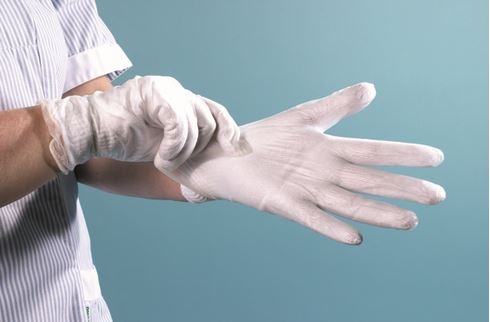 Unterziehhandschuhe aus Baumwolle schützen die Haut vor Feuchtigkeit (Foto:...