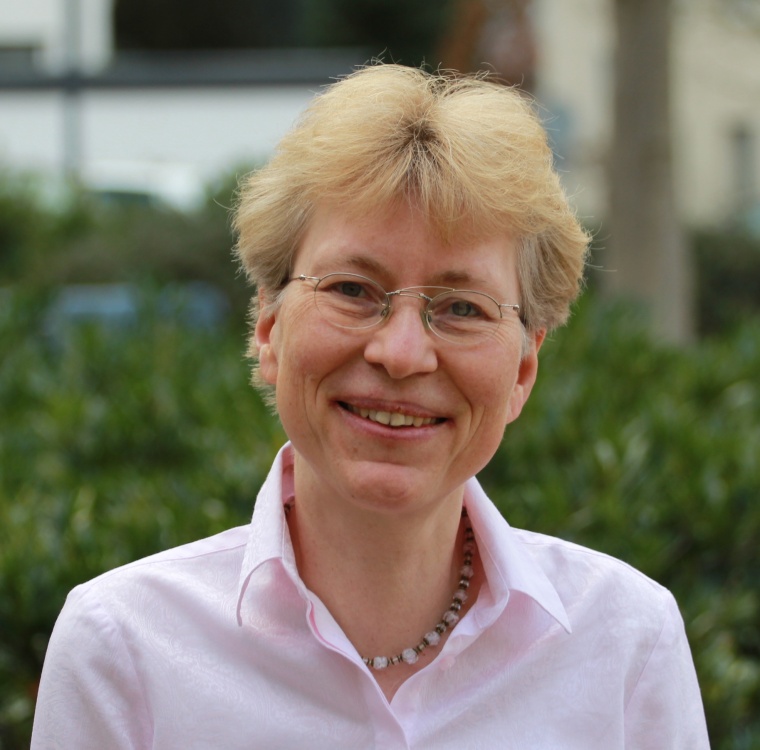 Dr. med. Annette Kurrle leitet als Chefärztin die Abteilung für Innere...