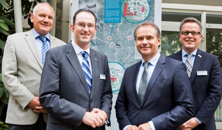 Pflegedirektor Ulrich Heller, Geschäftsführer Dr. Andreas Goepfert,...