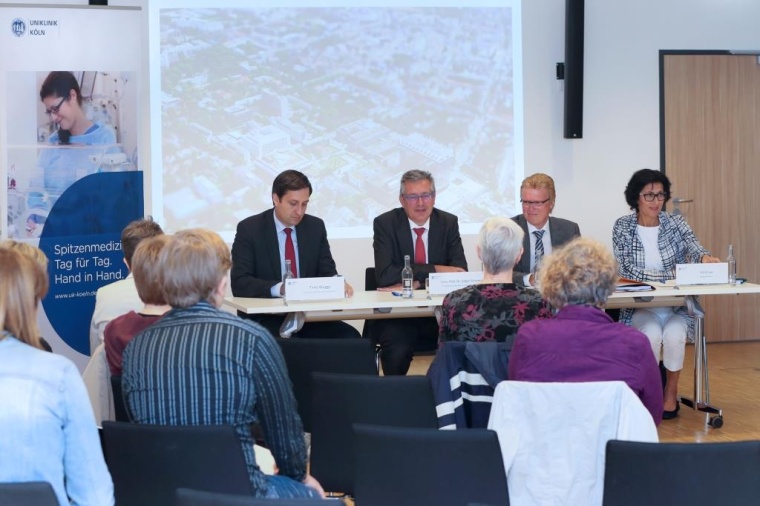 Jahrespressekonferenz der Uniklinik Köln: (v.l.) Timo Mügge, Prof. Dr. Edgar...