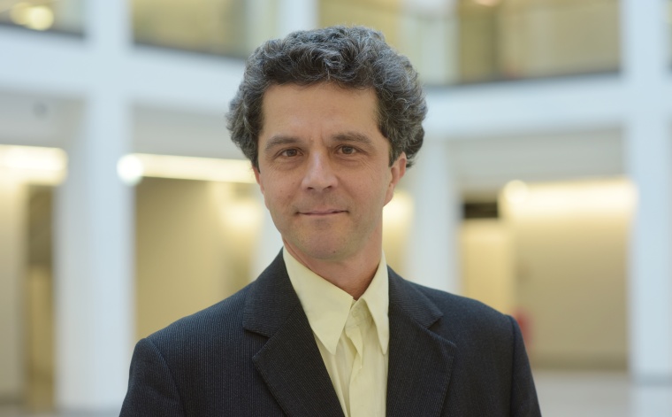 Prof. Dr. Christoph Heintze Direktor des Instituts für Allgemeinmedizin...