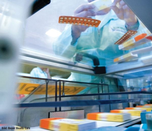 Makula-Degeneration: Eine Ärztin der Uniklinik Köln bei einer...