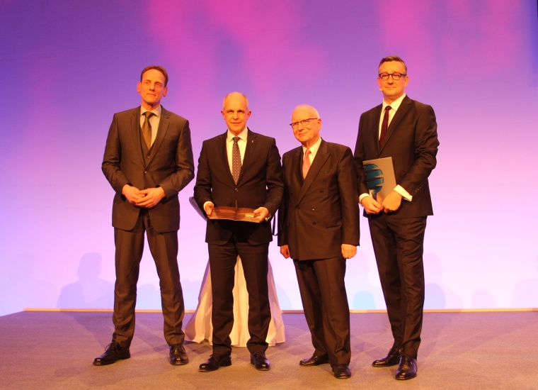 Dr. Markus Horneber bei der Verleihung des Vordenker Awards. Foto: Agaplesion
