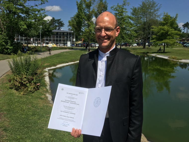 Prof. Dr. J. Keller, Abteilung Sozialpsychologie der Universität Ulm erhält...