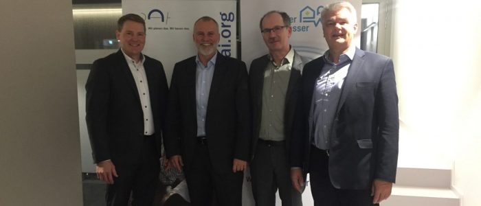 (v.l.): Udo Sonnenberg, Geschäftsführer der Partner für Wasser; Holger...