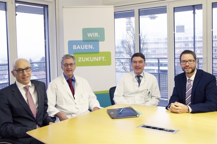 v. l . n. r.: Dieter Bartsch (GF Main-Kinzig-Kliniken), Dr. Hans-Ulrich...