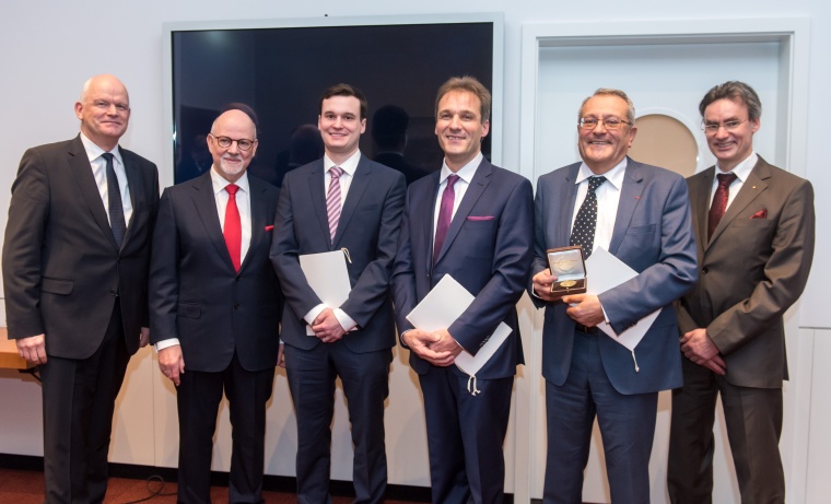 v.l.n.r. Dr. P. Oltmanns (Vorstand Rudolf Schülke Stiftung), Prof. M. Exner...