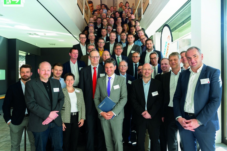 Die Teilnehmer des d.hip-Kickoff-Events: Vertreter des UK Erlangen, der FAU...