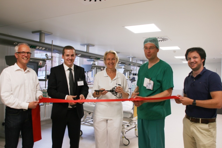 Feierliche Einweihung: (v.l.) K. Abel, Regionalgeschäftsführer Niedersachen...