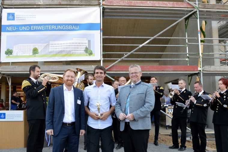 Geschäftsführer Dr. Martin Baumann (r.) und Oberbürgermeister Andreas Feller...