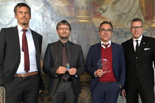 Den Preis entgegen nahmen (v.l.): Dr. Thomas Bocklitz, Prof. Michael Schmitt,...