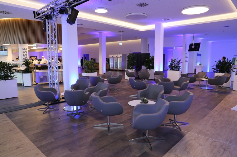 Ein modernes Ambiente: das zeichnet die neue Cafeteria aus.