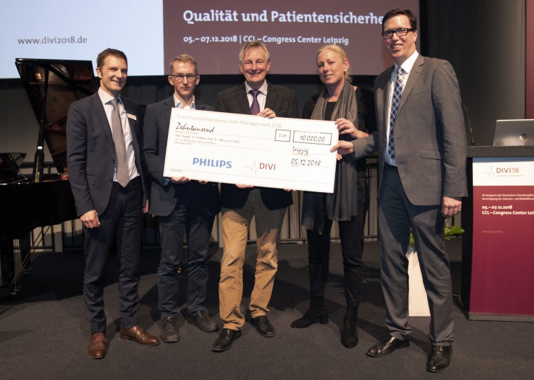 Die Preisträger des Forschungsförderpreises Delir-Management  Foto: Mike...