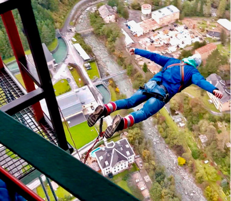 Bungee-Jumping im Dienste der Wissenschaft: Ein Proband springt 192 Meter in...