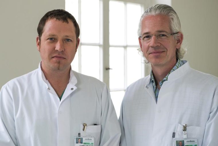 Prof. Dr. Jörg Kempfert (l.) und Prof. Dr. Stephan Jacobs. Foto: Maier/DHZB