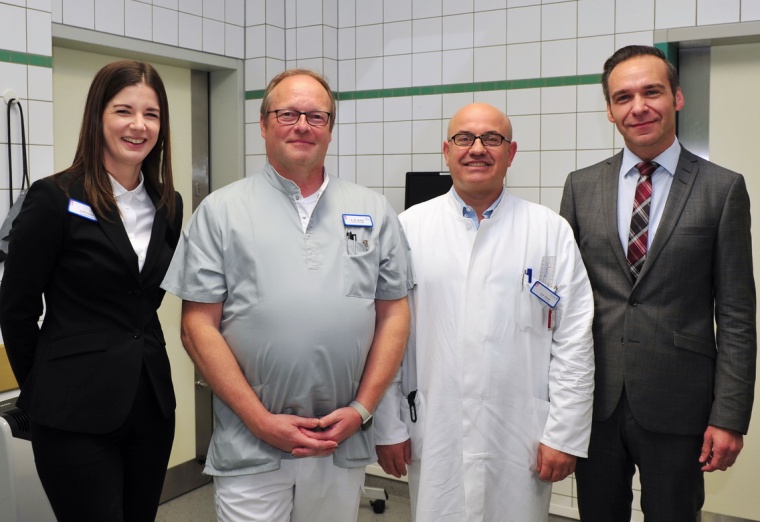 v.l.: Geschäftsführerin Judith Kniepen, Chefarzt Alwin Bulla, Chefarzt Arjan...