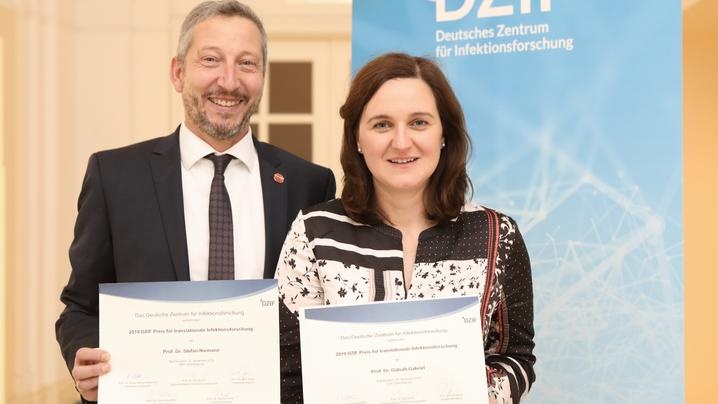 Ausgezeichnet: Stephan Niemann und Gülşah Gabriel erhalten die DZIF-Preise...