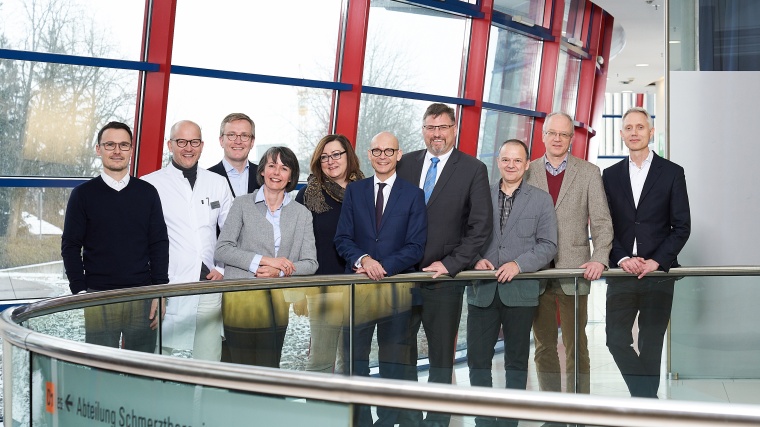 Der Aufsichtsrat der Amper Kliniken AG mit dem Aufsichtsratsvorsitzenden Enrico...