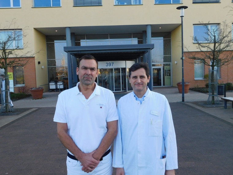 Der stellvertretende Ärztliche Direktor Prof. Jens Nürnberger (r.) begrüßte...