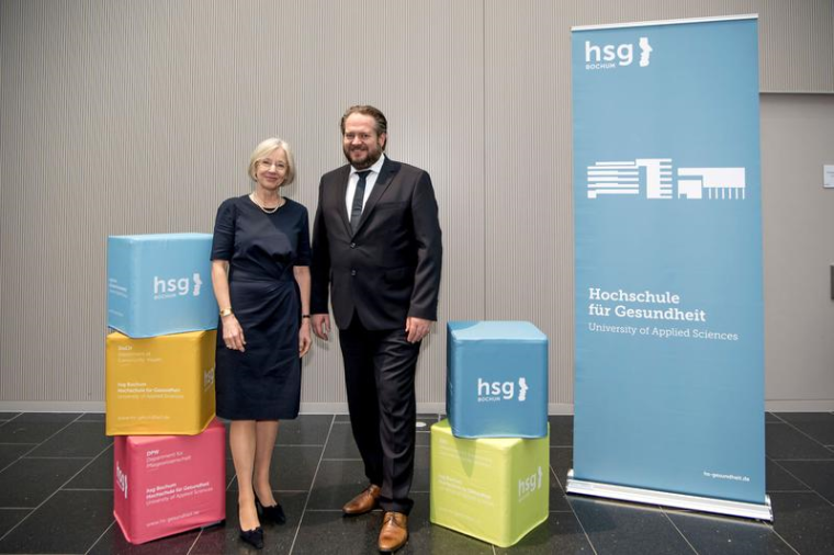 Prof. Dr. Anne Friedrichs übergab das Präsidentenamt an Prof. Dr. Christian...