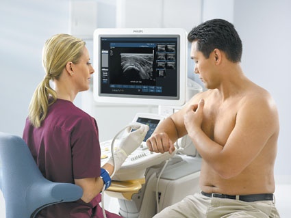 Die Nervensonografie mit speziellem Oberflächen-Schallkopf erlaubt nicht nur...