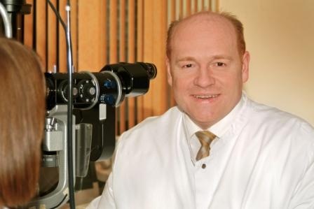 Prof. Dr. Burkhard Dick, Direktor der Augenklinik des Knappschaftskrankenhaus...