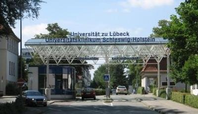 Eingangsbereich des Universitätsklinikums Schleswig-Holstein