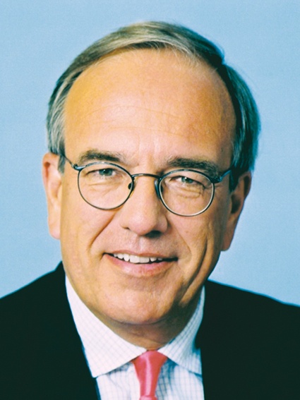 Senator a. D. Ulf Fink, Kongresspräsident des ersten nationalen...