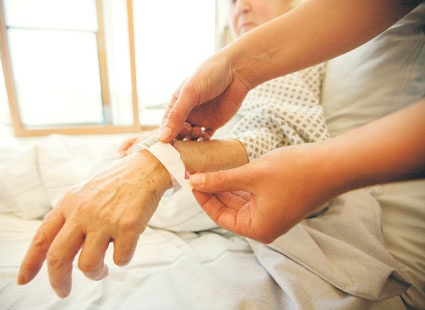 „Im UKE wird kein Patient operiert, der nicht ein Armband trägt, so Wolfgang...