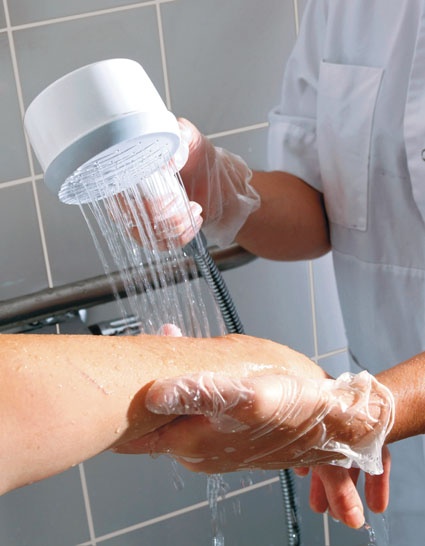 Das Trinkwassersystem muss an repräsentativen Stellen regelmäßig beprobt...